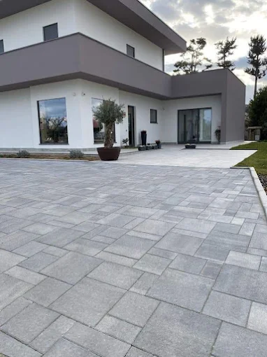 Art Lego LLC composite deck installation with wrought iron railing — South Florida